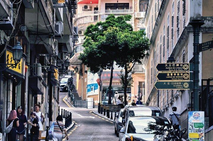 Classic Macau Day Tour: Ferry Pier Pickup & Lunch Included