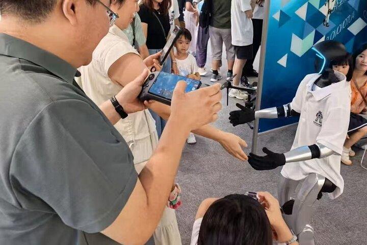 Shenzhen Tech Robot Store Drone Food Delivery and Driverless taxi