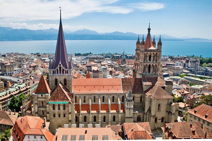 Lausanne Walking Tour with Local Guide Small Group 2 - 3h