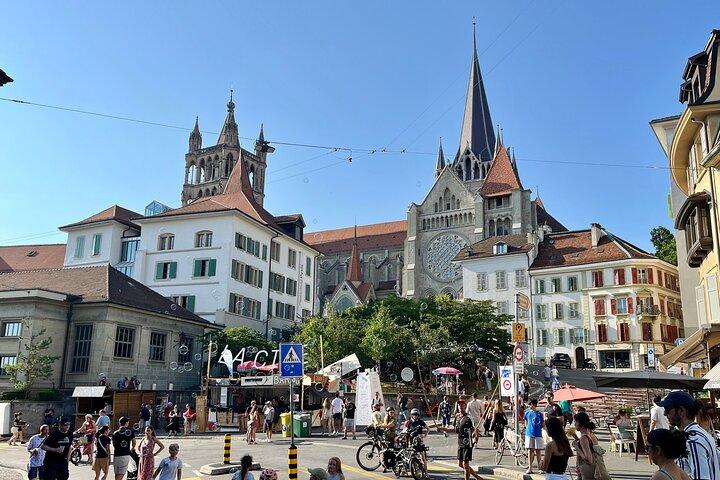 Lausanne Walking Tour with Local Guide Small Group 2 - 3h