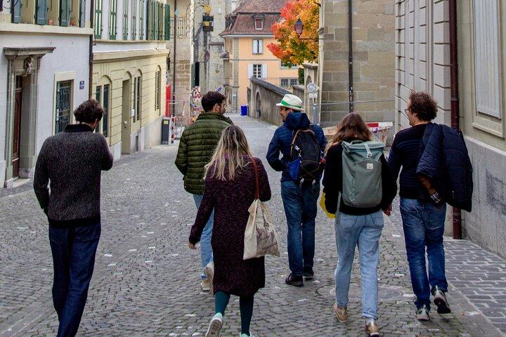 Lausanne Walking Tour with Local Guide Small Group 2 - 3h