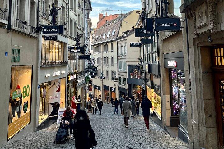 Lausanne Walking Tour with Local Guide Small Group 2 - 3h