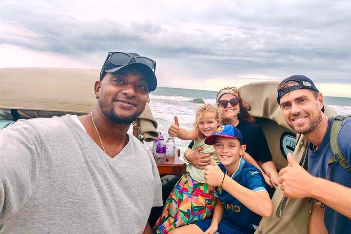 Explore Colombo with Convertible tuk tuk (private tuk tuk tour)