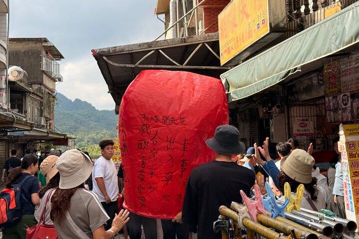 [Private] Yehliu, Jiufen & Shifen from Taipei with Pickup
