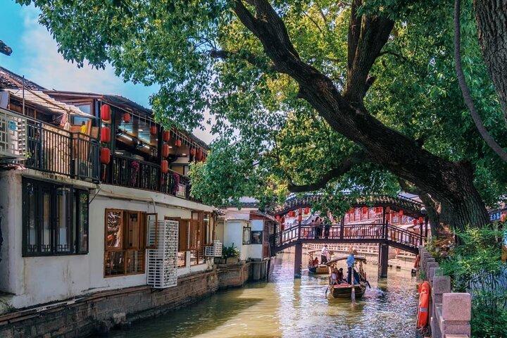 Shanghai Day Tour to Yu Garden,Bazaar,Bund,Zhujiajiao Water Town