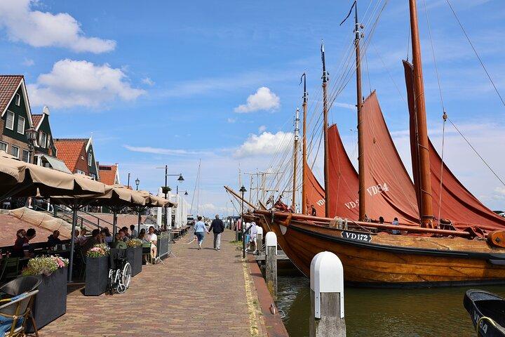 Amsterdam: Tour Volendam Fishing Village, Harbour, Cheese & Clogs