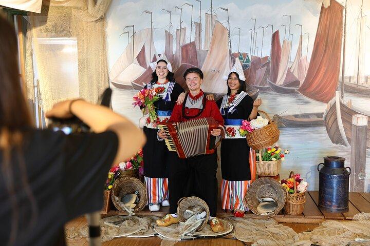 Amsterdam: Tour Volendam Fishing Village, Harbour, Cheese & Clogs