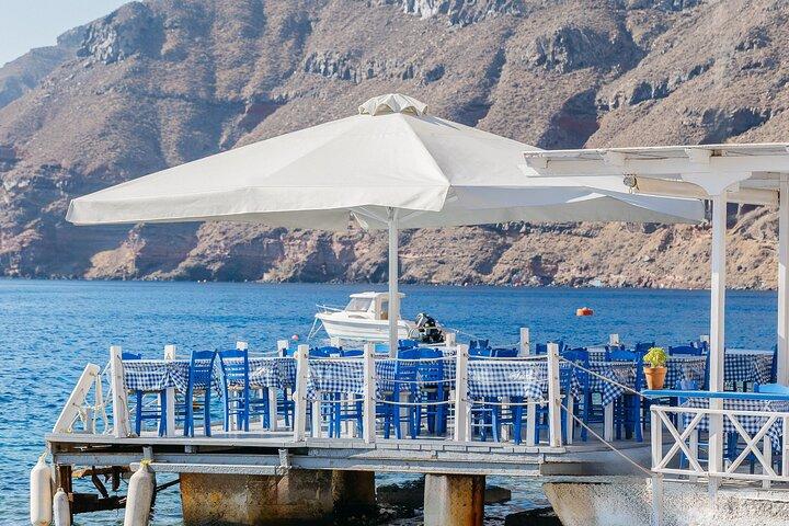 Santorini Oia: Luxury Day Cruise with Fresh Fish BBQ & Drinks
