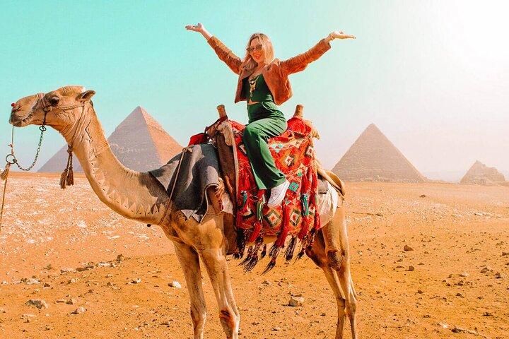 VIP Tour to Giza Pyramids, Gem Museum and Khan with Lunch