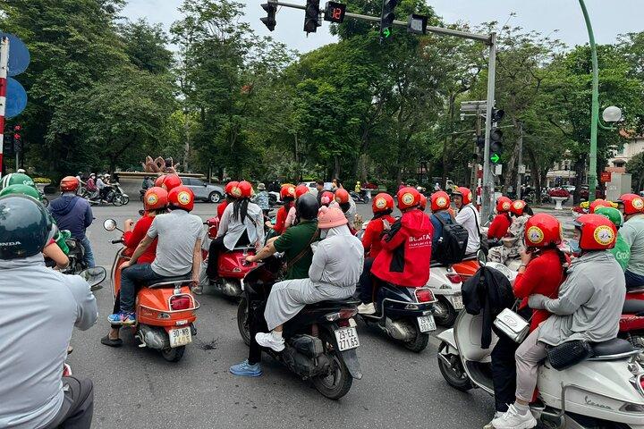 Vespa City Tour &Train Street Female With Ao Dai Riders 4,5 Hours