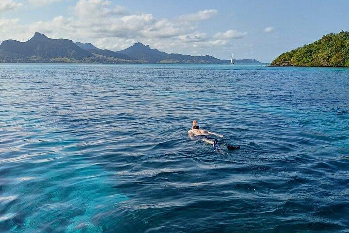 Mauritius: 5 Islands Speedboat Tour with BBQ and Snorkeling