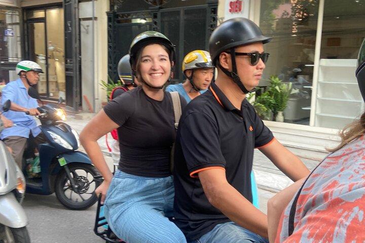 Hanoi Motorbike Night Food Tours with Female Riders