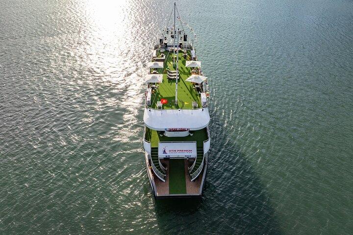 Hanoi–Ha Long Bay: Luxury Day Cruise with Tasty Lunch, Limousine
