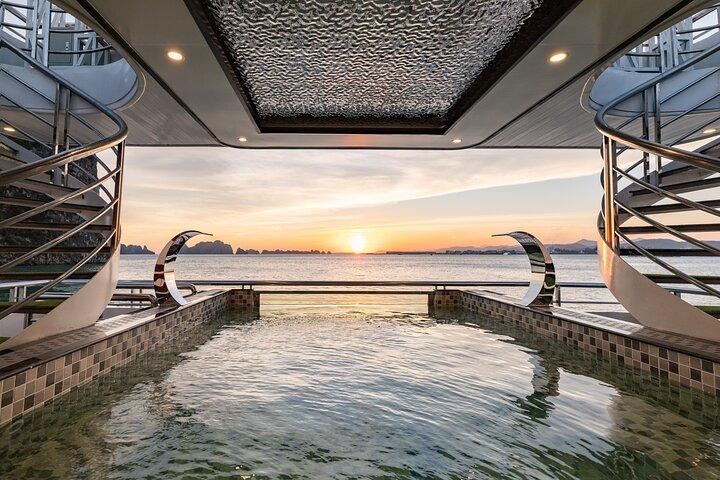 Hanoi–Ha Long Bay: Luxury Day Cruise with Tasty Lunch, Limousine