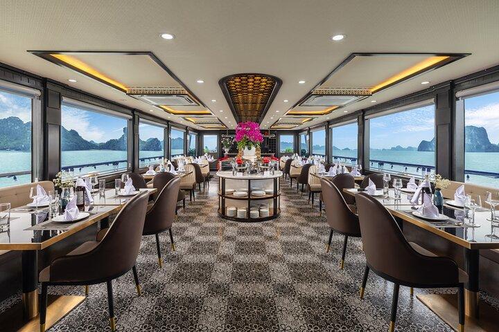From Halong Port: 6-Hour Luxury Cruise on Halong Bay with Lunch