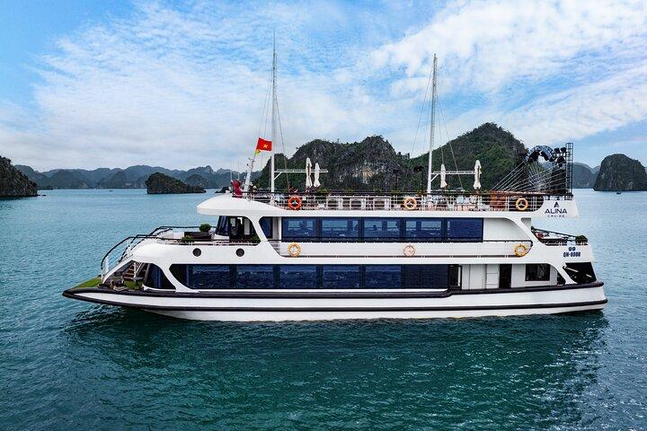 From Halong Port: 6-Hour Luxury Cruise on Halong Bay with Lunch