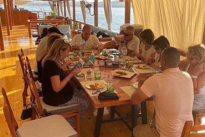Full day Pyramids of giza&Sphinx & free Camel Ride&Flucca& Lunch