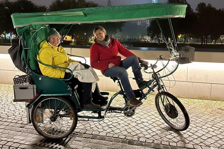 Berlin by Evening: Private Rickshaw Tour Golden Hour/City Lights