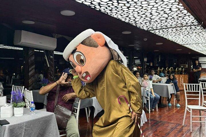 Dubai Marina: Luxury Dhow Cruise, Buffet Dinner & Live Show