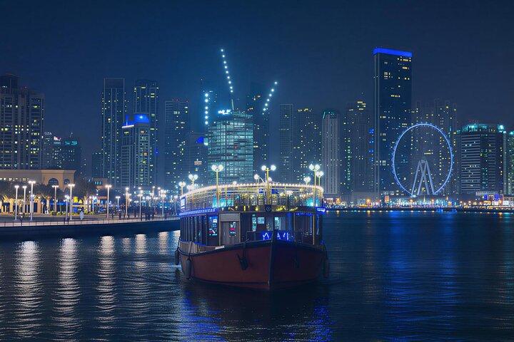 Dubai Marina: Luxury Dhow Cruise, Buffet Dinner & Live Show