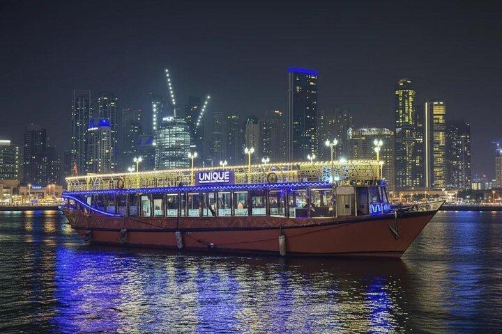 Dubai Marina: Luxury Dhow Cruise, Buffet Dinner & Live Show