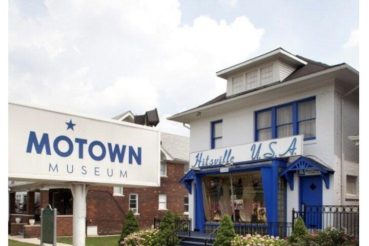 Private Detroit Highlights Tour | Up to 14 Guests