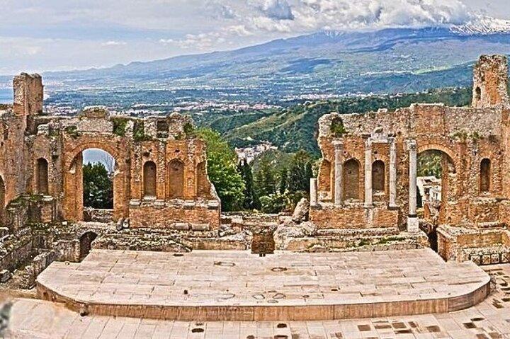 Taormina Audio Tour with App : Teatro Antico and Piazza IX Aprile