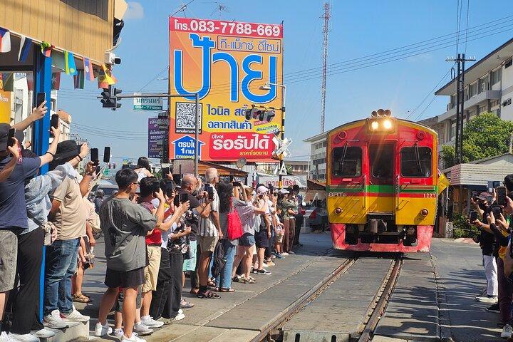 Private Tour to Railway Market and Floating Market