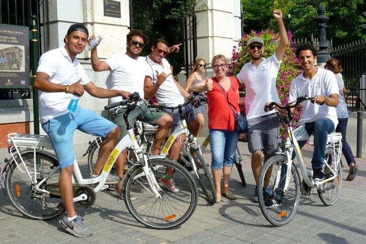 Madrid's River Side and Casa de Campo Bike Tour