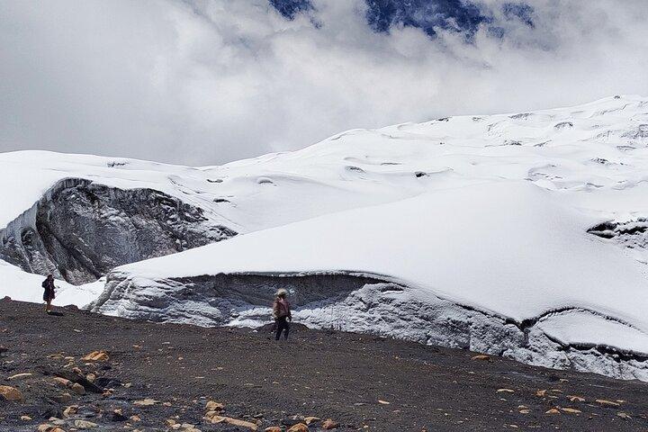 Quelccaya Suyuparina Glacier and Sibinacocha Lagoon Day Tour