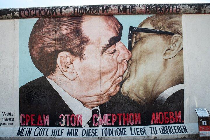 Cold War, Berlin Wall, Spies and the East Side Gallery