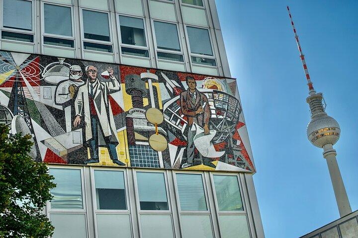 Cold War, Berlin Wall, Spies and the East Side Gallery