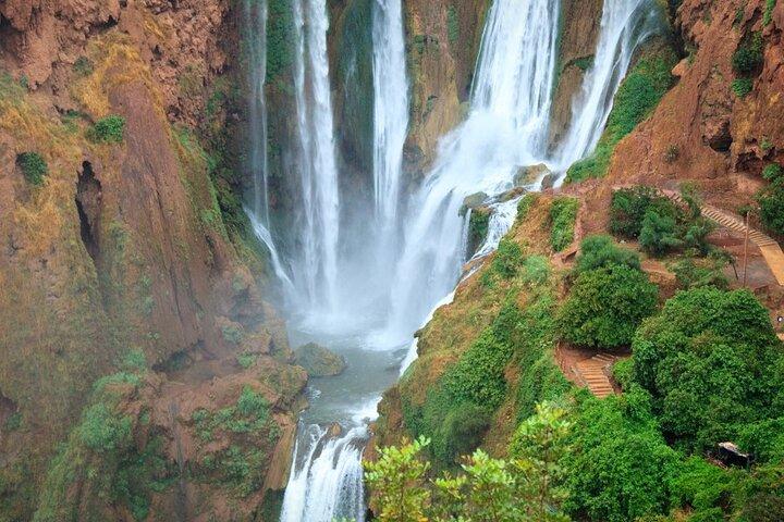 Desert & Waterfalls Adventure (5 Days)
