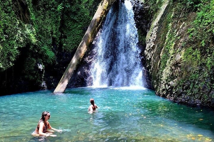 Seven Sisters Waterfall Hike