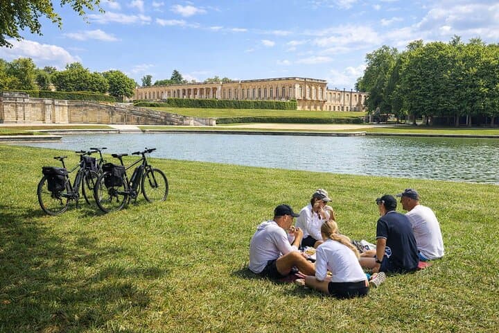 Versailles Full-Day Electric Bike Tour : Market, Picnic & Palace