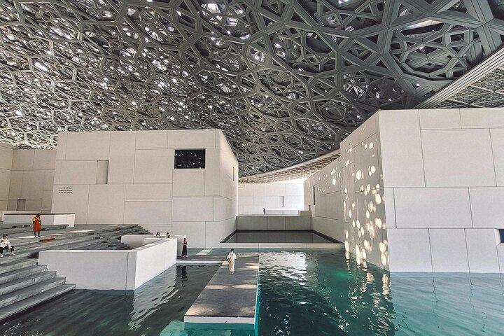 Abu Dhabi City Tour: Grand Mosque, Etihad Towers, Palace & Louvre