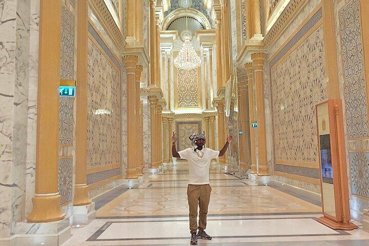 Abu Dhabi City Tour: Grand Mosque, Etihad Towers, Palace & Louvre
