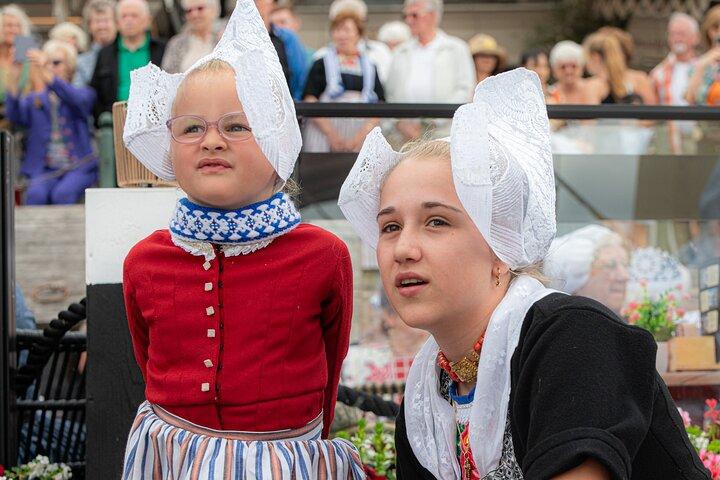 Amsterdam: Tour Volendam Fishing Village, Harbour, Cheese & Clogs