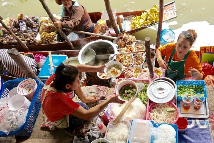 Pattaya Floating Market Tickets with Private Transfers