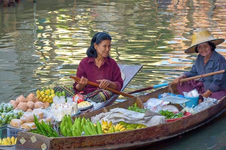 Pattaya Floating Market Tickets with Private Transfers