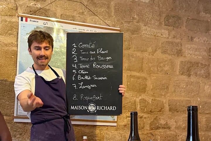 Cheese & Wine Tasting in Montmartre with a Local Cheesemonger