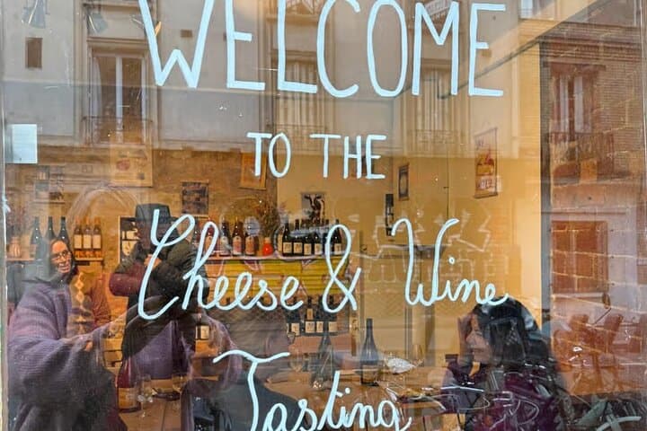 Cheese & Wine Tasting in Montmartre with a Local Cheesemonger
