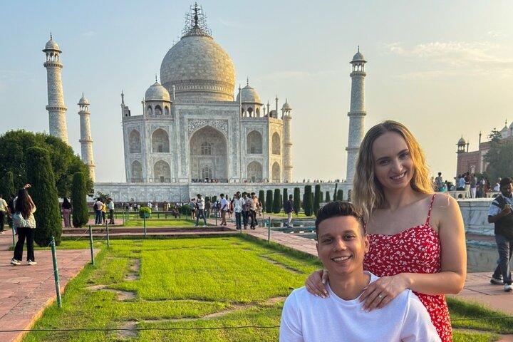 Taj Mahal Private Tour from Delhi By Car with Agra Fort