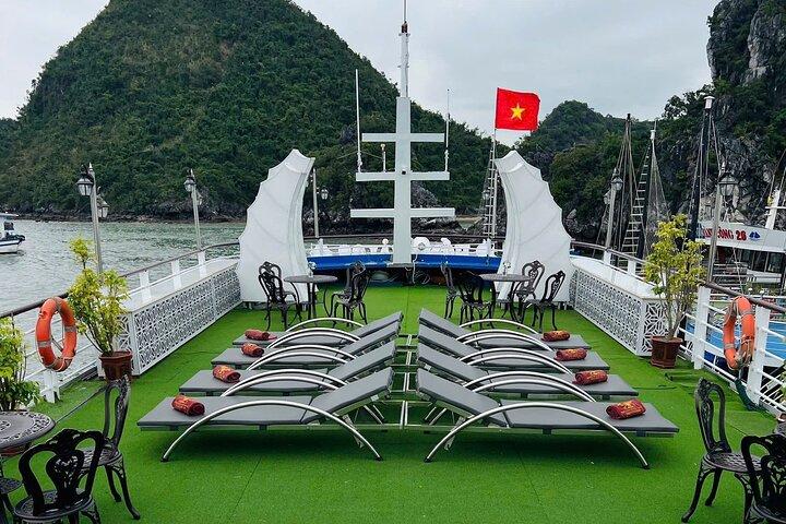 Halong Bay Deluxe Day Tour: Cruise, Lunch, Cave from Hanoi