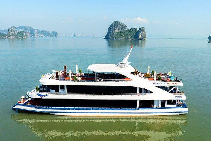 Halong Bay Deluxe Day Tour: Cruise, Lunch, Cave from Hanoi