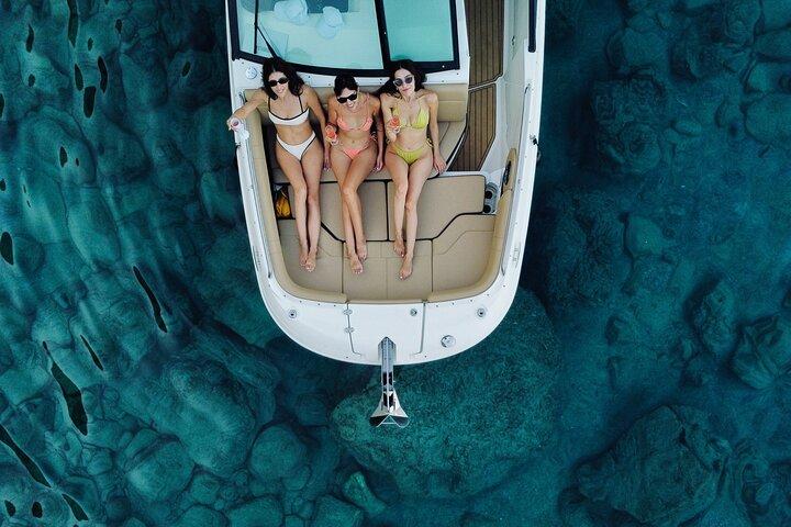 Milos: Luxury Private Cruise—Kleftiko Sarakiniko Poliegos