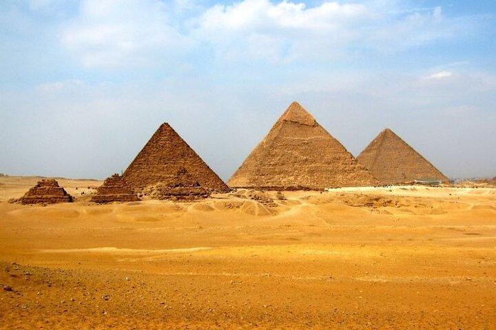 Giza Pyramids And Egyptian Museum Tour with Lunch