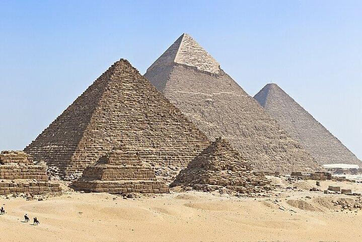 Giza Pyramids And Egyptian Museum Tour with Lunch