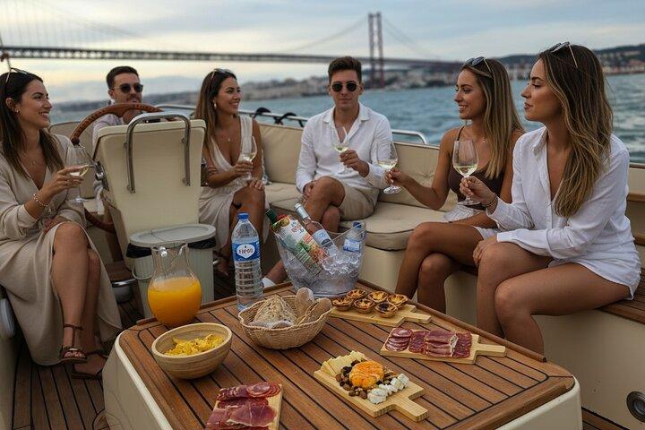 Lisbon Luxury Sunset Boat Tour with open bar and Alentejo Tasting
