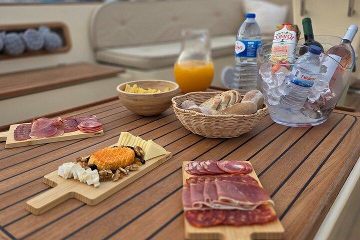 Lisbon Luxury Sunset Boat Tour with open bar and Alentejo Tasting